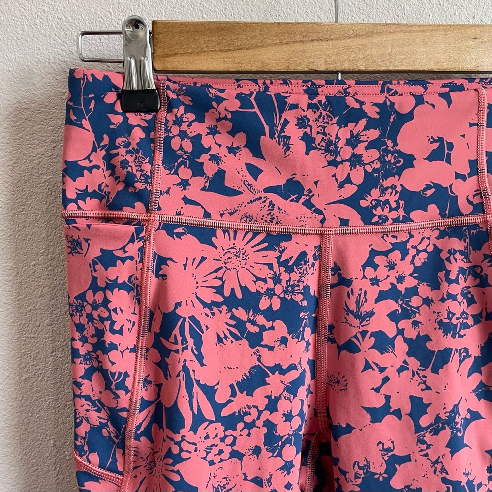 Lululemon Final Lap Crop 6 Euc - image 7